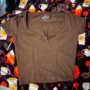 hollister crop top in brown! size xxs